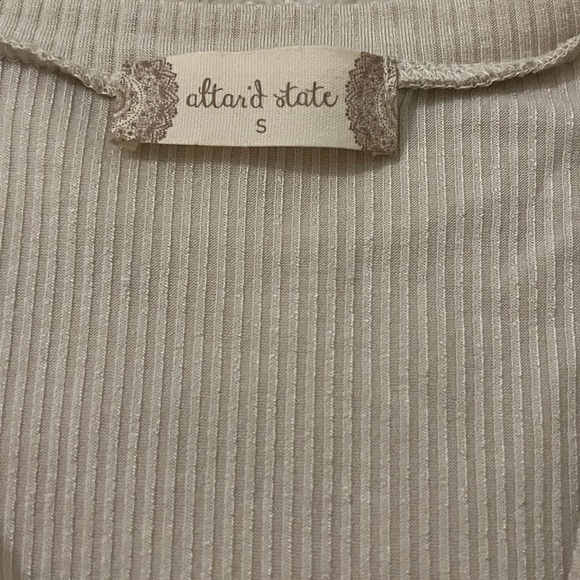 Alter’d State flare sleeve blouse sized small - Picture 4 of 4